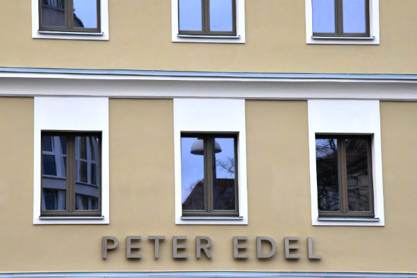 Frontansicht Bildungs- und Kulturzentrum Peter Edel